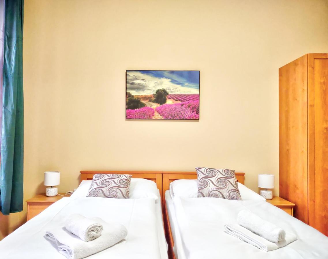 Karlsbad Family Apartment エクステリア 写真