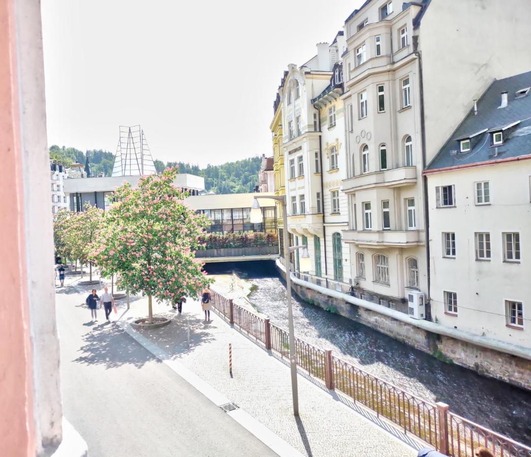 Karlsbad Family Apartment エクステリア 写真